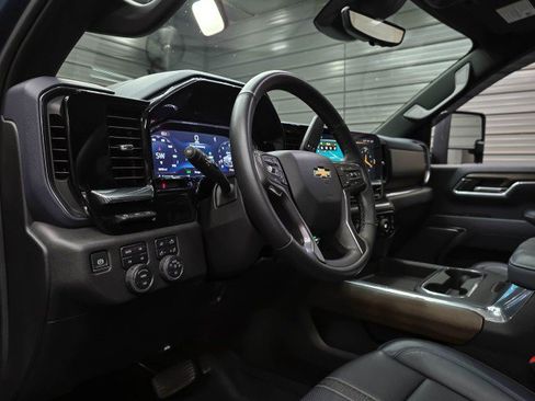 Used 2025 Chevrolet Silverado 2500 High Country w/ High Country Premium Package AWD/4WD image 16