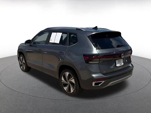 Used 2026 Volkswagen Taos SE AWD/4WD image 11