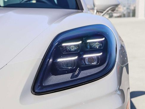 Used 2025 Porsche Panamera 4 image 4