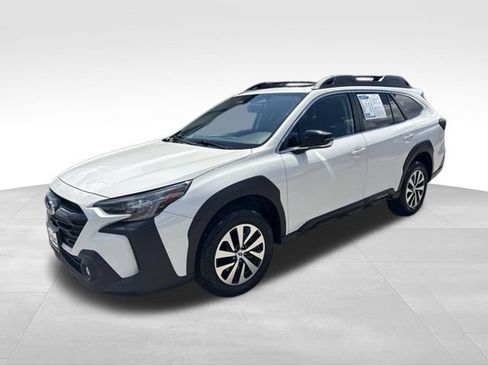 Used 2024 Subaru Outback Premium AWD/4WD image 3