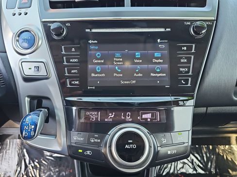 Used 2017 Toyota Prius V Four w/ Carpet Mat Package FWD image 22