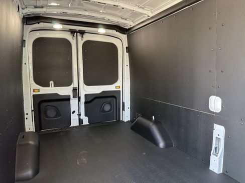 New 2026 Ford Transit 250 148 Medium Roof w/ Load Area Protection Package RWD image 28