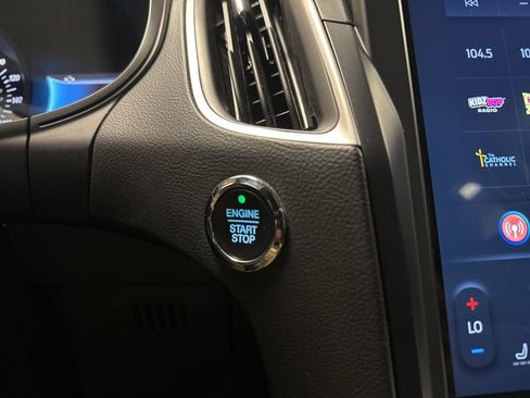 Used 2024 Ford Edge SEL AWD/4WD image 16
