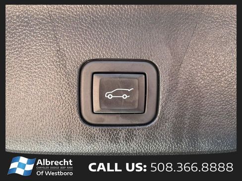 Used 2024 Chevrolet Tahoe Premier AWD/4WD image 17