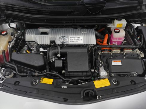 Used 2014 Toyota Prius Two image 28