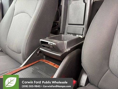 Used 2014 Chevrolet Traverse LT image 22