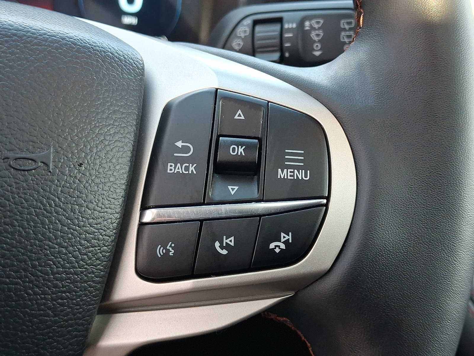 Used 2025 Ford Explorer Active w/ Active Comfort Package AWD/4WD image 24