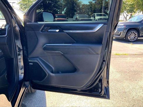 Used 2024 GMC Acadia Elevation w/ Trailering Package FWD image 25