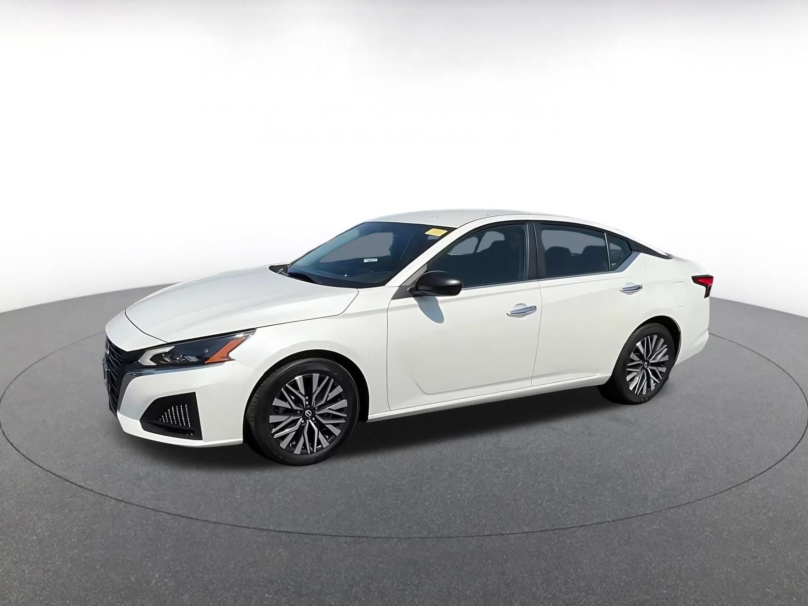 Used 2025 Nissan Altima 2.5 SV FWD image 8