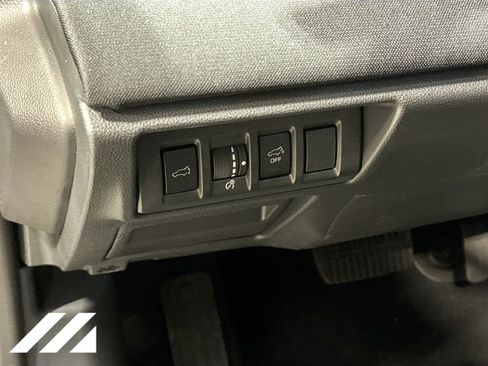 Used 2025 Subaru Outback Premium AWD/4WD image 9