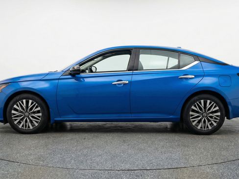 Used 2025 Nissan Altima 2.5 SV image 5