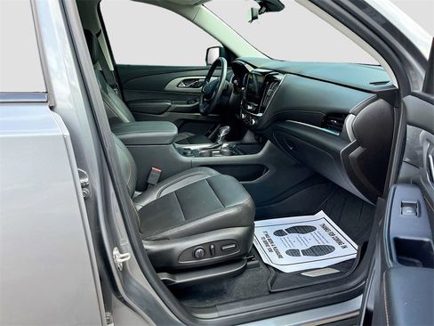 Used 2021 Chevrolet Traverse RS w/ LPO, Floor Liner Package image 28