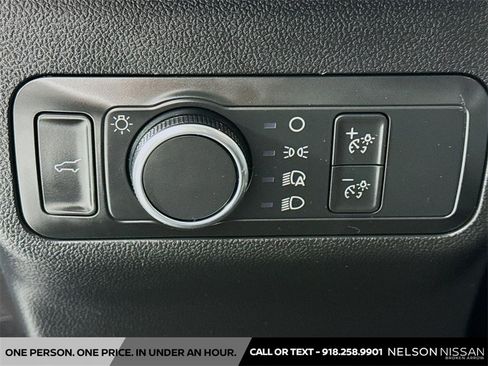 Used 2022 Ford Escape SE w/ SE Sport Appearance Package image 10