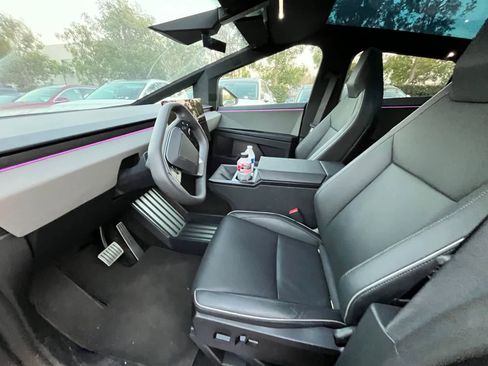 Used 2024 Tesla Cybertruck AWD Crew Cab image 6