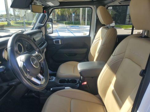 Used 2019 Jeep Wrangler Unlimited Rubicon image 18