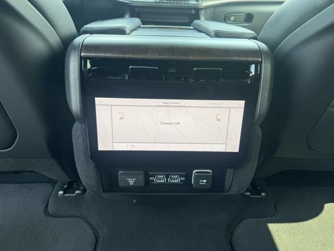 Used 2022 Jeep Grand Wagoneer Series I w/ Flexible Seating Group AWD/4WD image 9