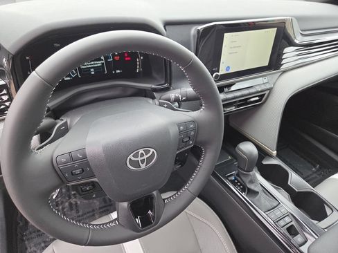 Used 2025 Toyota Camry SE FWD image 31