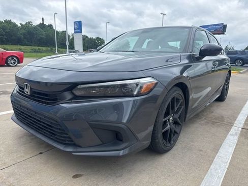 Used 2022 Honda Civic Sport image 2
