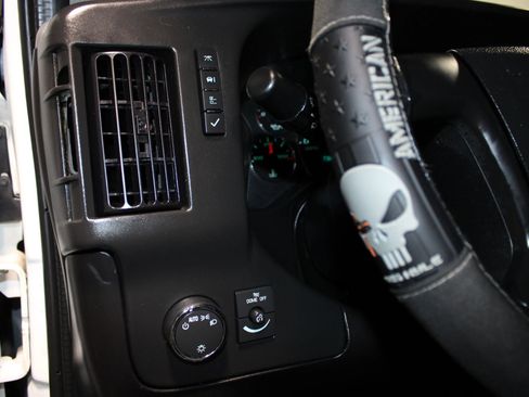 Used 2012 Chevrolet Express 1500 RWD image 13