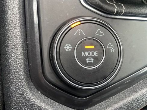 Certified 2023 Volkswagen Tiguan SEL R-Line image 27