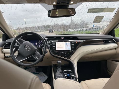 Used 2020 Toyota Camry XLE w/ Navigation Package image 5