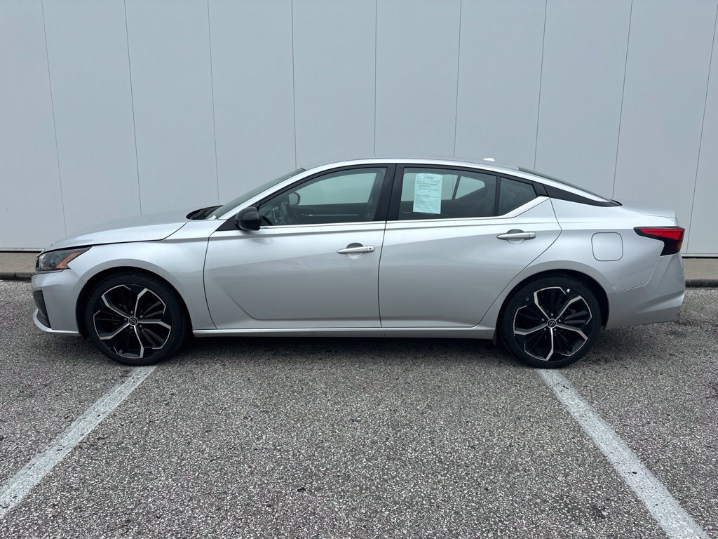 Used 2024 Nissan Altima 2.5 SR FWD image 3