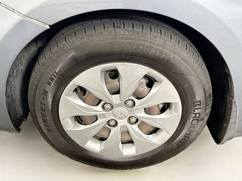 Used 2017 Hyundai Accent SE image 11