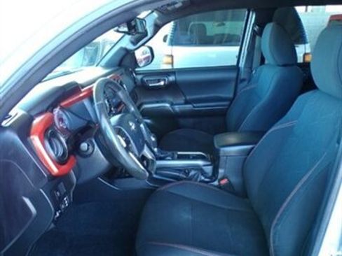 Used 2020 Toyota Tacoma TRD Off-Road image 15