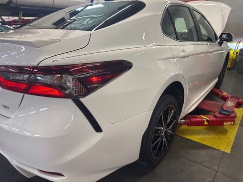 Used 2023 Toyota Camry SE w/ Convenience Package FWD image 5