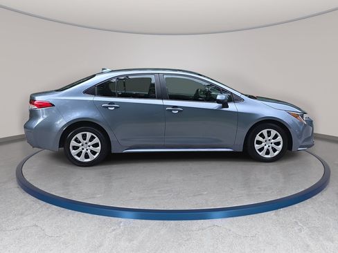 Used 2025 Toyota Corolla LE FWD image 4