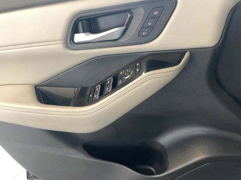 Used 2024 Nissan Rogue SL w/ SL Premium Package image 9