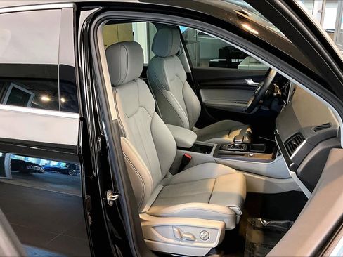 Certified 2025 Audi Q5 2.0T Premium Plus w/ Premium Plus Package image 9
