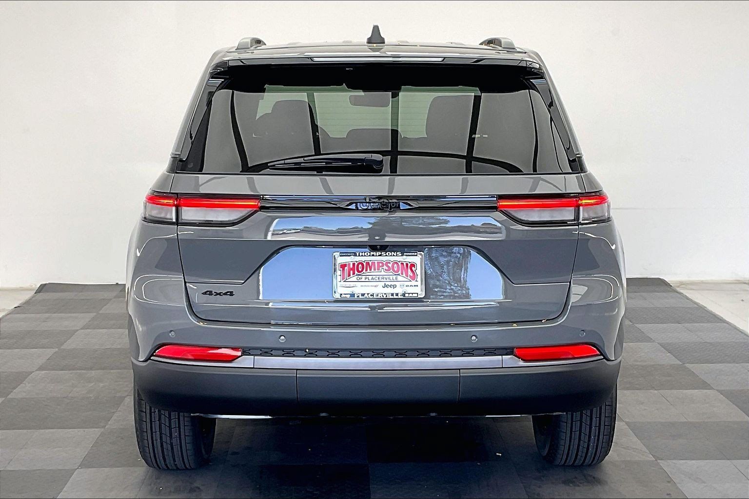 New 2027 Jeep Grand Cherokee 4WD image 3