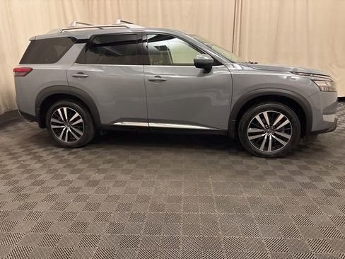 Used 2025 Nissan Pathfinder Platinum AWD/4WD image 4