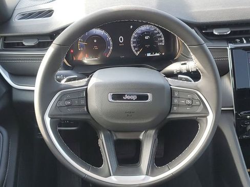 New 2025 Jeep Grand Cherokee L Altitude image 15