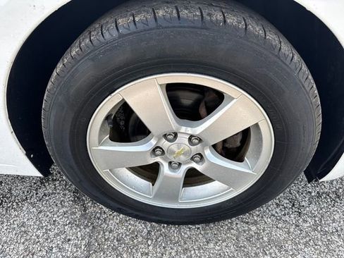 Used 2014 Chevrolet Cruze LT FWD image 9