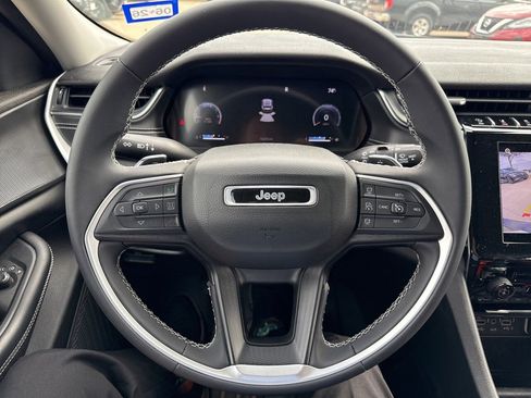 Used 2024 Jeep Grand Cherokee L Laredo image 9