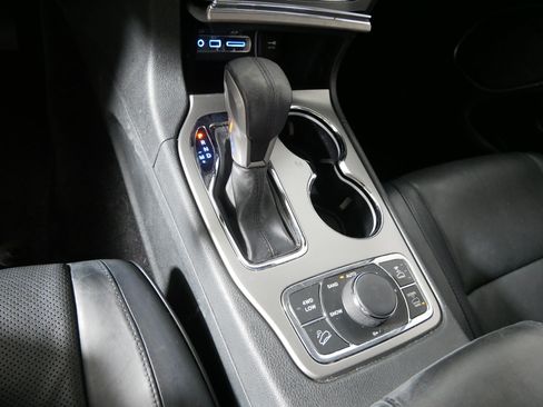Used 2017 Jeep Grand Cherokee Summit AWD/4WD image 24