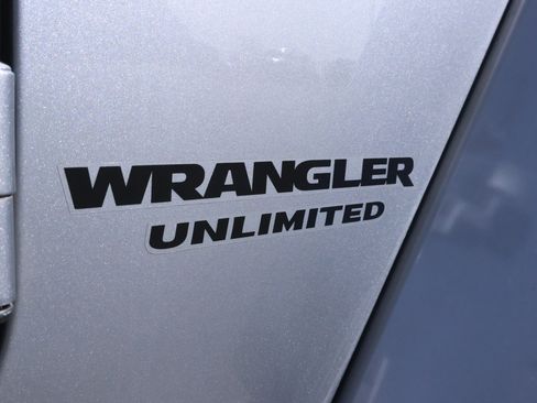 Used 2016 Jeep Wrangler Unlimited Rubicon image 19