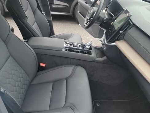 Certified 2025 Volvo XC90 B6 Plus AWD/4WD image 35
