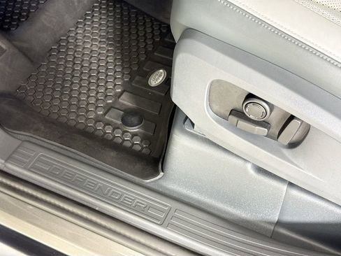 Used 2025 Land Rover Defender 110 X-Dynamic SE image 18