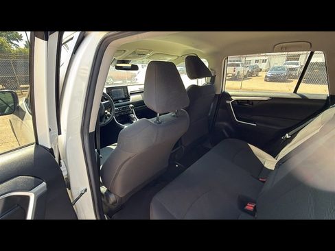 Used 2021 Toyota RAV4 LE AWD/4WD image 24