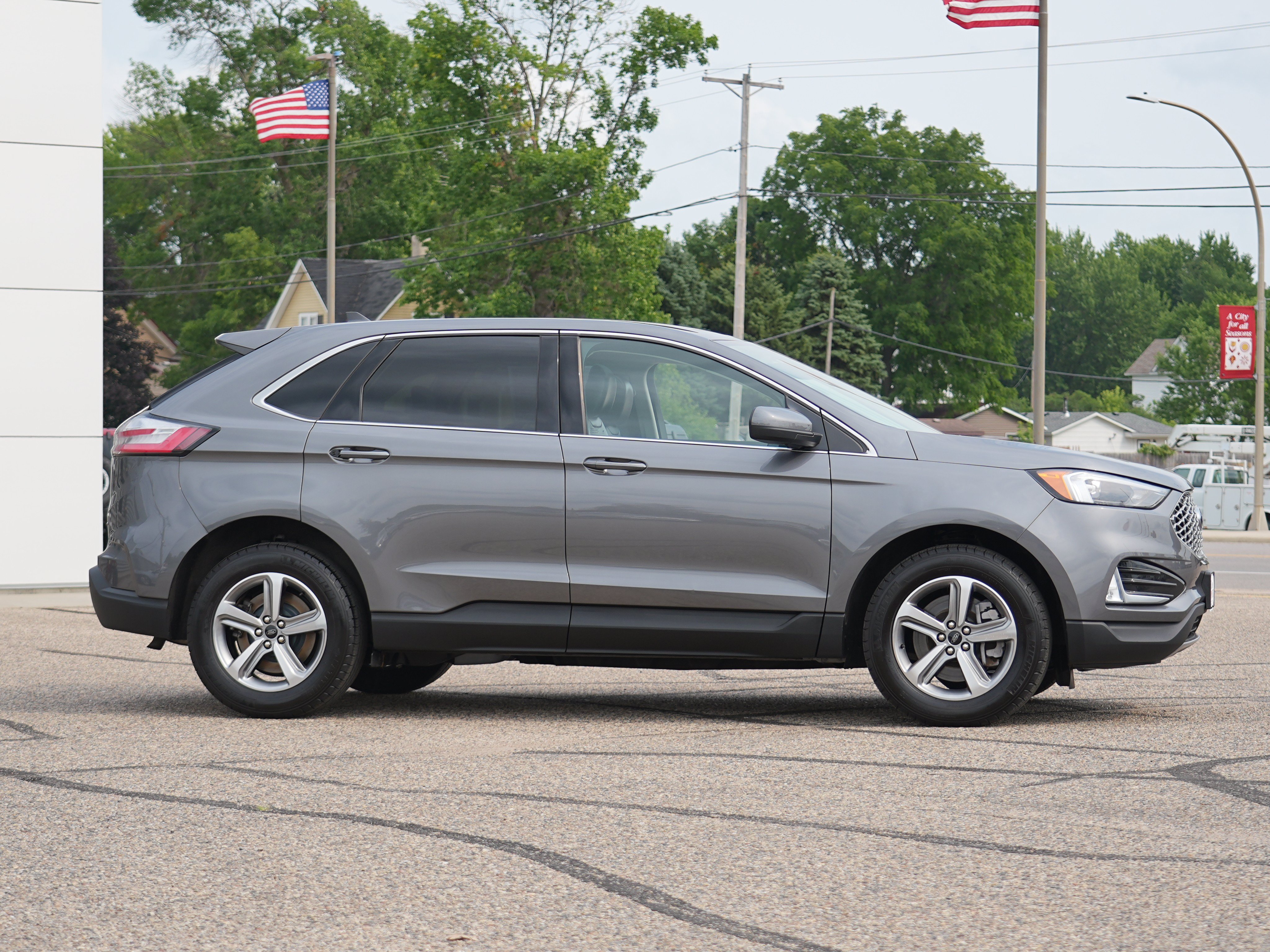 Used 2023 Ford Edge SEL w/ Convenience Package AWD/4WD image 2