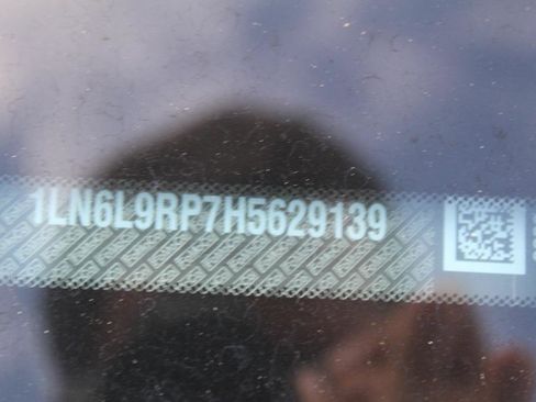 Used 2017 Lincoln Continental Reserve image 25