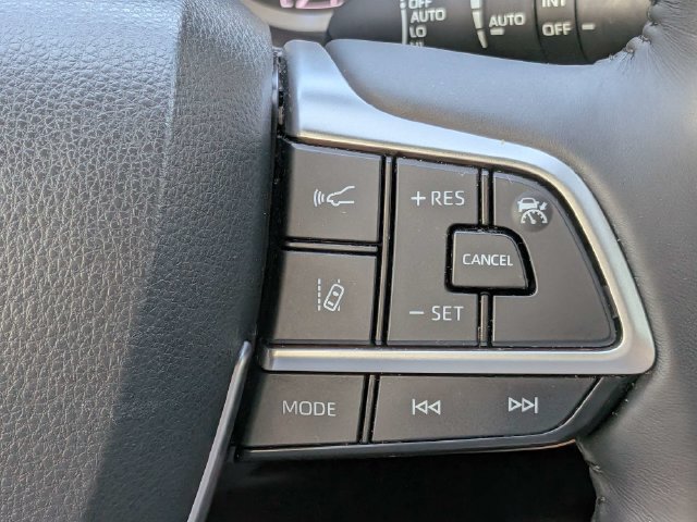 Used 2022 Toyota Highlander Bronze Edition FWD image 27