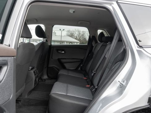 Used 2023 Nissan Rogue SV image 34