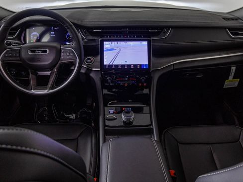 New 2025 Jeep Grand Cherokee Limited image 4