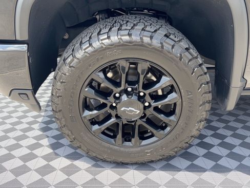Used 2026 Chevrolet Silverado 2500 High Country w/ High Country Premium Package AWD/4WD image 13