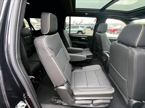 New 2026 Chevrolet Suburban Premier w/ Sun And Tow Package AWD/4WD image 24