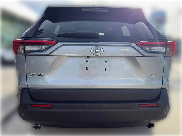 Used 2021 Toyota RAV4 XLE Premium FWD image 6